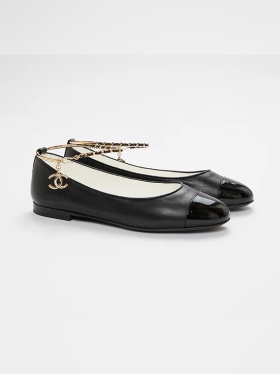 CHANEL Shoes - Chanel Ballet Flats Black Lambskin Patent Cap Toe Chain CC Charm Size 38 NWT